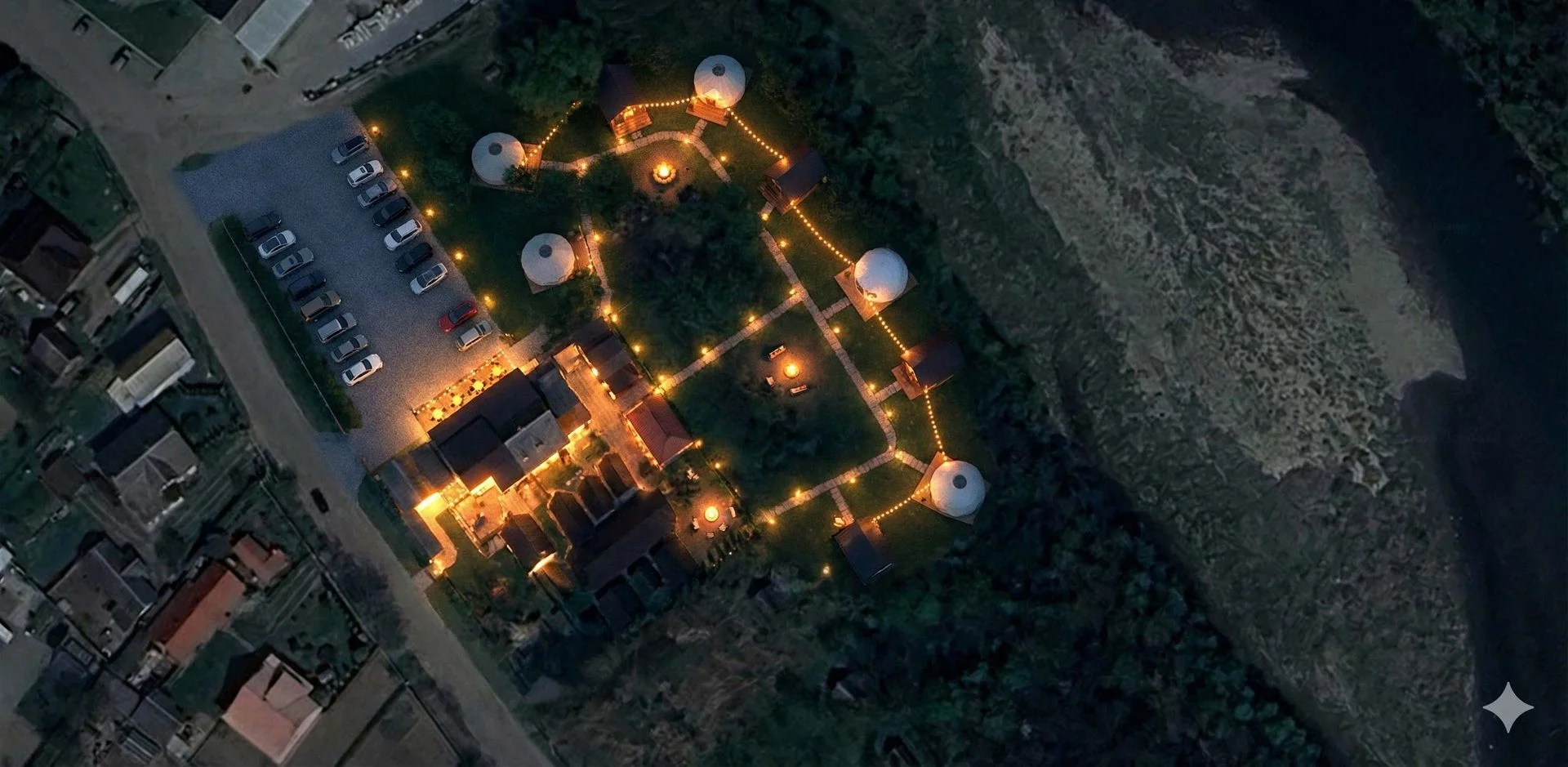 Нічний вигляд глемпінг-курорту з геокуполами на продаж в Карпатах, Коломия