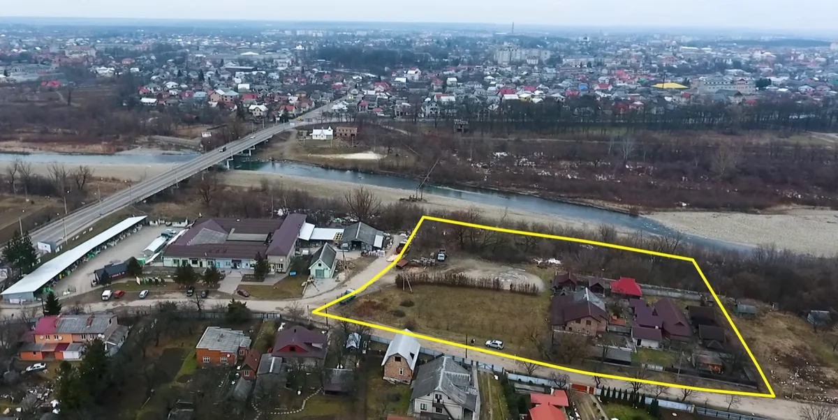 Розташування ділянки в Карпатах біля річки Прут та мосту, Івано-Франківська область